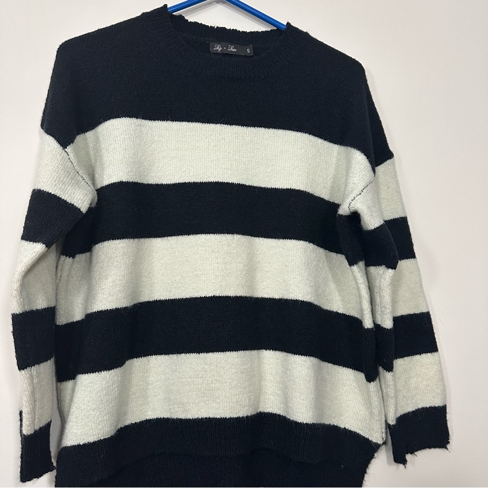 Lyla & Luxe wool blend striped white and black distressed edge sweater size S